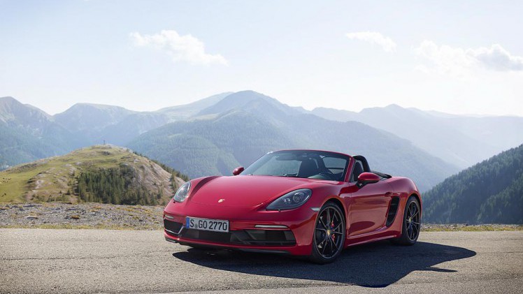 Porsche breidt het programma van de 718 Boxster en Cayman uit met de GTS-versie de 35 pk extra levert.