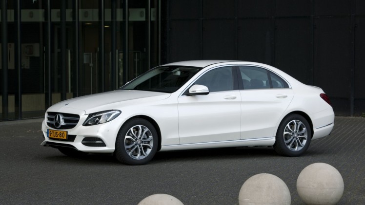 Modeljaar 2016 van de Mercedes C-Klasse verwelkomt de C 160 en C 300 viercilinders in het gamma.