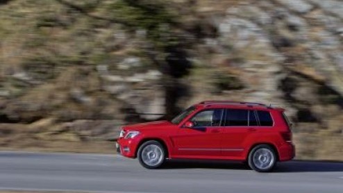 Mercedes-Benz GLK nu ook leverbaar met viercilinder turbobenzinemotoren. Nieuw duo GLK 200 en GLK 250 en GLK 250 4Matic doen intrede op prijslijst.