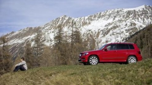 Mercedes-Benz GLK nu ook leverbaar met viercilinder turbobenzinemotoren. Nieuw duo GLK 200 en GLK 250 en GLK 250 4Matic doen intrede op prijslijst.