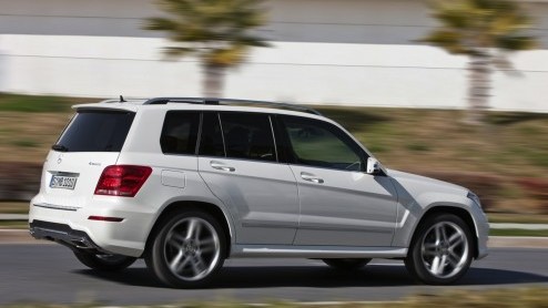 Mercedes-Benz GLK nu ook leverbaar met viercilinder turbobenzinemotoren. Nieuw duo GLK 200 en GLK 250 en GLK 250 4Matic doen intrede op prijslijst.