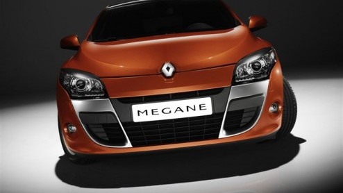 De nieuw Megane-familie wordt gestaag uitgebreid met de Coup-versie. Deze fonkelnieuwe Fransman is zoals de naam doet vermoeden op de sportieve rijder ingestelde en wordt geleverd met moderne (turbo)