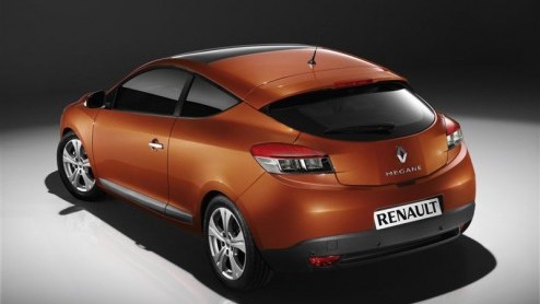 De nieuw Megane-familie wordt gestaag uitgebreid met de Coup-versie. Deze fonkelnieuwe Fransman is zoals de naam doet vermoeden op de sportieve rijder ingestelde en wordt geleverd met moderne (turbo)