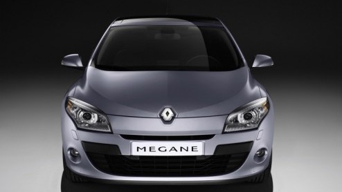 Het gevecht in de compacte middenklasse is blijvend losgebarsten. Met de onthulling van de nieuwe Golf VI en Renault Megane worden ook de prijzen bekend gemaakt. De Fransman staat vanaf 21.500 euro in