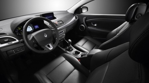 Het gevecht in de compacte middenklasse is blijvend losgebarsten. Met de onthulling van de nieuwe Golf VI en Renault Megane worden ook de prijzen bekend gemaakt. De Fransman staat vanaf 21.500 euro in