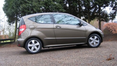 Stel, je bent op zoek naar een andere auto en je hebt maximaal 20.000 euro te besteden. Daar kun je toch iets heel behoorlijks van kopen. Maar, het moet wel een nieuwe auto zijn. Een Golfje, 207....of
