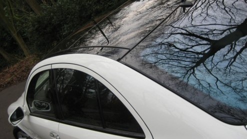 Mercedes heeft deze maand de nieuwe E-Klasse officieel voorgesteld. Vlak daarvoor reden wij met een bijzonder vooruitstrevend exemplaar van de huidige generatie, namelijk de E300 BlueTEC. Door een gea