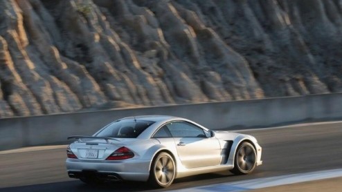 Nederland heeft er zeven gelukkigen bij. Mercedes-Benz heeft ons land zeven exemplaren van de ultrasportieve 670 pk sterke SL 65 AMG Black Series toegewezen. Deze exclusieve uitvoering is door AMG ext