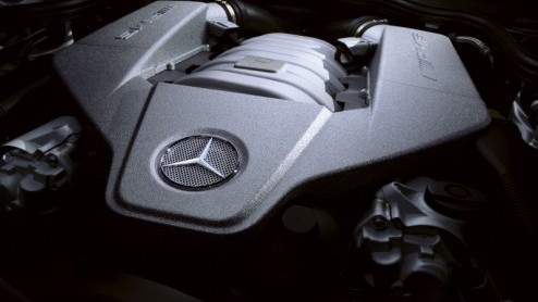 Je hebt snel, je hebt sneller, je hebt snelst en vanaf nu heb je E63 AMG. Maar liefst 514 pk en 630 Nm koppel krijgt de nieuwe super sedan, of Combi, van Mercedes. M5, wat is dat?