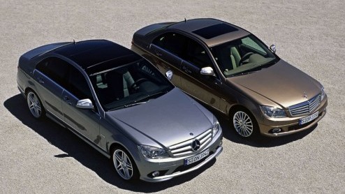 En daar is hij dan, de Benz C-Klasse. We wisten natuurlijk al hoe hij er uit zag, maar nu is er ook wat meer info beschikbaar.