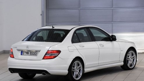 En daar is hij dan, de Benz C-Klasse. We wisten natuurlijk al hoe hij er uit zag, maar nu is er ook wat meer info beschikbaar.