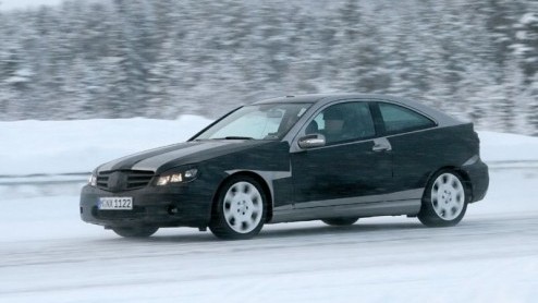 Mercedes heeft onlangs de opvolger van een van zijn belangrijkste modellen aan de wereld laten zien. Mercedes kennende krijgen we ook van deze C-Klasse weer een hoop uitvoeringen, getuige de fotos.