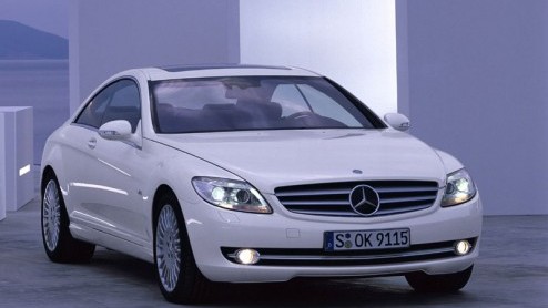 De fotos waren al uitgelekt en te zien hier op Autovandaag, vandaag presenteert Mercedes officieel de nieuwe CL. De coup is direct afgeleid van de S-Klasse.