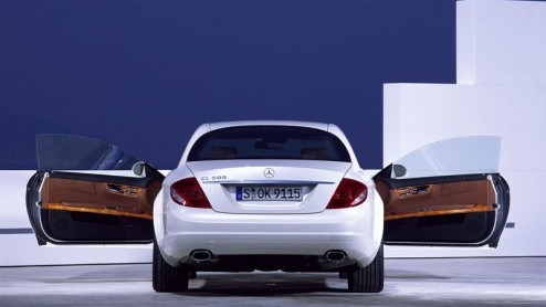 De fotos waren al uitgelekt en te zien hier op Autovandaag, vandaag presenteert Mercedes officieel de nieuwe CL. De coup is direct afgeleid van de S-Klasse.
