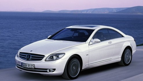 De fotos waren al uitgelekt en te zien hier op Autovandaag, vandaag presenteert Mercedes officieel de nieuwe CL. De coup is direct afgeleid van de S-Klasse.