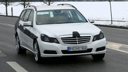 Nu de nieuwe Mercedes-Benz E-Klasse W212 sedan geen geheim meer is, is het wachten op uitbreiding met andere carrosserievarianten. Dit jaar ziet de coupe- en cabrioletversie het levenslicht, en ook st