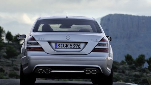 Als de letters AMG achter op een Mercedes geplakt zijn, weet je dat je met een snelle auto te maken hebt. En omdat er niet genoeg snelle autos in de wereld kunnen zijn en Mercedes dit ook snapt, kome