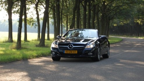 De Mercedes-Benz SL prijkt al tientallen jaren in het modelgamma. De geschiedenis van deze roadster reikt terug tot begin jaren vijftig en wordt geprezen om zijn fraaie verschijning en sportieve aspir