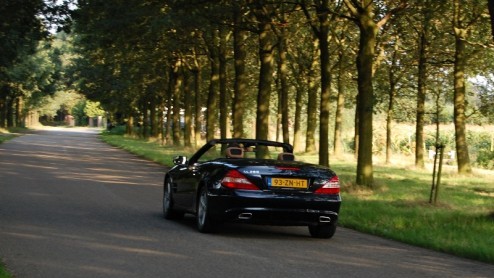 De Mercedes-Benz SL prijkt al tientallen jaren in het modelgamma. De geschiedenis van deze roadster reikt terug tot begin jaren vijftig en wordt geprezen om zijn fraaie verschijning en sportieve aspir