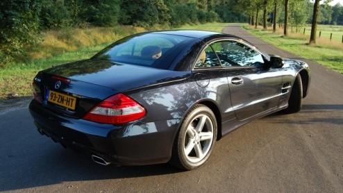 De Mercedes-Benz SL prijkt al tientallen jaren in het modelgamma. De geschiedenis van deze roadster reikt terug tot begin jaren vijftig en wordt geprezen om zijn fraaie verschijning en sportieve aspir
