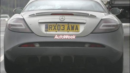 Op internet gaan de geruchten dat er een update komt van de Mercedes SLR. Er wordt vooral aan het gewicht en aan het vermogen van de auto gewerkt.