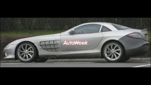 Op internet gaan de geruchten dat er een update komt van de Mercedes SLR. Er wordt vooral aan het gewicht en aan het vermogen van de auto gewerkt.