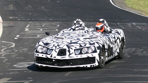 Voor een waardig afscheid van de Mercedes SLR worden de laatste 75 exemplaren omgedoopt tot SLR Speedster. Na de speciale 722-serie is dit opnieuw een exclusieve verschijning. Tegelijkertijd is hij oo