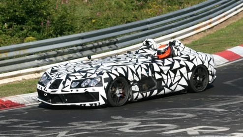Voor een waardig afscheid van de Mercedes SLR worden de laatste 75 exemplaren omgedoopt tot SLR Speedster. Na de speciale 722-serie is dit opnieuw een exclusieve verschijning. Tegelijkertijd is hij oo