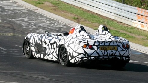Voor een waardig afscheid van de Mercedes SLR worden de laatste 75 exemplaren omgedoopt tot SLR Speedster. Na de speciale 722-serie is dit opnieuw een exclusieve verschijning. Tegelijkertijd is hij oo