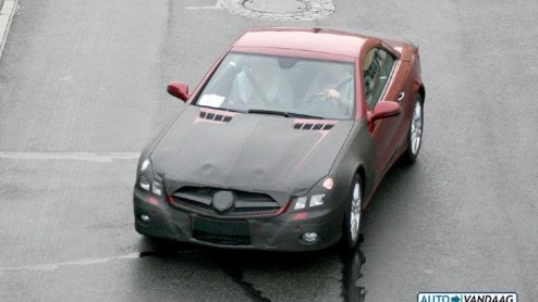 De SL van Mercedes staat al een prijslijsten en zal dat nog een hele tijd staan. Het model wordt pas in 2013 vervangen en dus is het weer tijd voor een facelift.