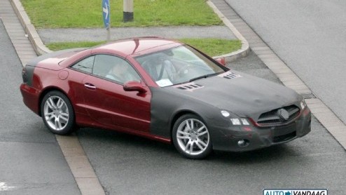 De SL van Mercedes staat al een prijslijsten en zal dat nog een hele tijd staan. Het model wordt pas in 2013 vervangen en dus is het weer tijd voor een facelift.