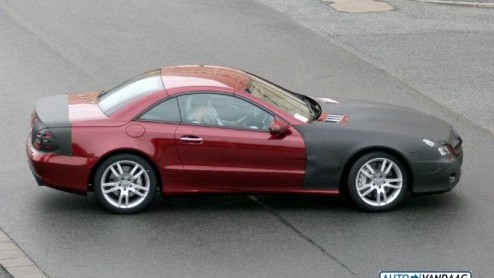De SL van Mercedes staat al een prijslijsten en zal dat nog een hele tijd staan. Het model wordt pas in 2013 vervangen en dus is het weer tijd voor een facelift.
