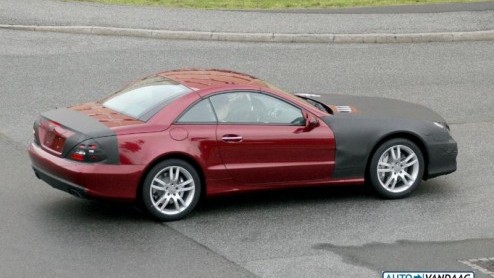 De SL van Mercedes staat al een prijslijsten en zal dat nog een hele tijd staan. Het model wordt pas in 2013 vervangen en dus is het weer tijd voor een facelift.