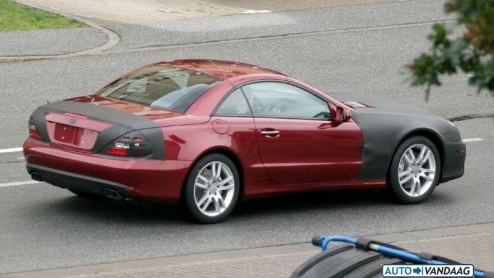 De SL van Mercedes staat al een prijslijsten en zal dat nog een hele tijd staan. Het model wordt pas in 2013 vervangen en dus is het weer tijd voor een facelift.