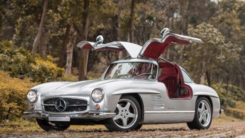 Interesse in een Mercedes-Benz 300SL by AMG uit 1954? Reis dan begin mei af naar Monaco waar deze klassieker met een verhaal wordt verhamerd door RM Auctions.