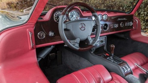 Interesse in een Mercedes-Benz 300SL by AMG uit 1954? Reis dan begin mei af naar Monaco waar deze klassieker met een verhaal wordt verhamerd door RM Auctions.