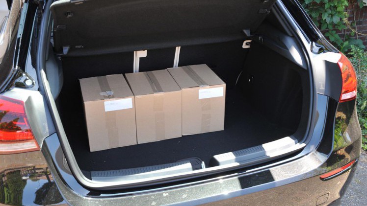 Mercedes zet met de vierde generatie A-klasse een flinke stap verder onder meer door grotere afmetingen, nieuwe techniek en een bijzonder dashboard. Dat bewijste en test.