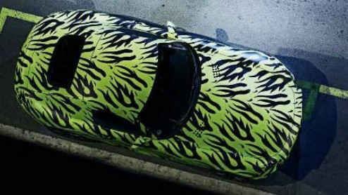 Mercedes-Benz heeft ons eerder al laten kennis maken met het interieur van de AMG GT. Nu komt de fabrikant met een teaservideo, waarop we een glimp van de nieuweling kunnen opvangen.