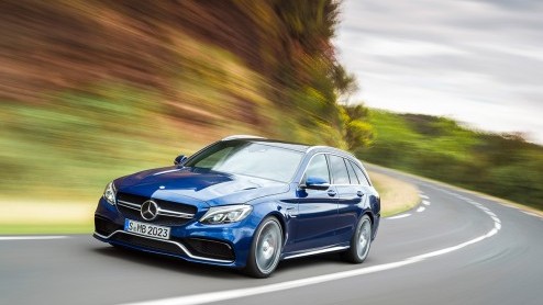Mercedes-Benz heeft de C63 AMG sedan en Estate onthuld. De aanduiding 63 heeft weinig meer gemeen met de krachtbron in de neus.
