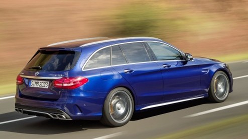 Mercedes-Benz heeft de C63 AMG sedan en Estate onthuld. De aanduiding 63 heeft weinig meer gemeen met de krachtbron in de neus.