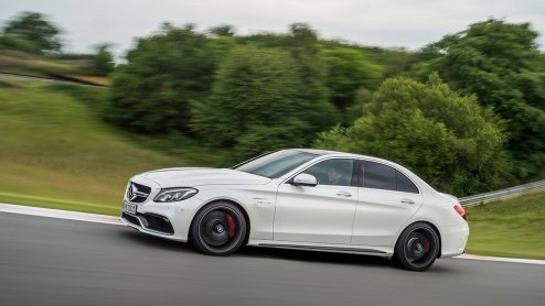 Mercedes-Benz heeft de C63 AMG sedan en Estate onthuld. De aanduiding 63 heeft weinig meer gemeen met de krachtbron in de neus.