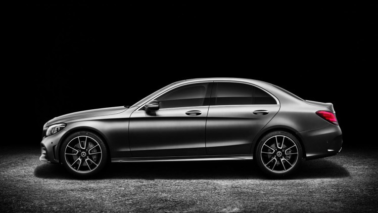 Mercedes geeft de C-klasse een bescheiden facelift, maar introduceert uiterst zuinige, nieuwe motoren