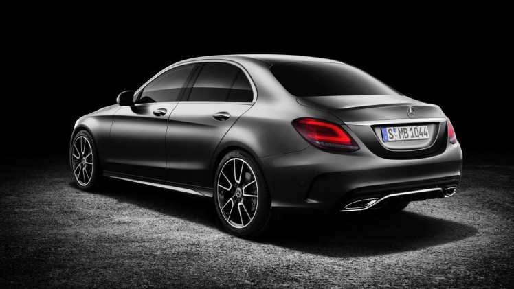 Mercedes geeft de C-klasse een bescheiden facelift, maar introduceert uiterst zuinige, nieuwe motoren