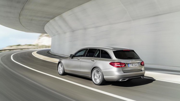 Mercedes laat de facelift van de C-klasse in Genve zien.