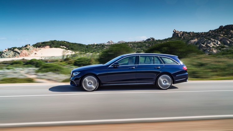 Prijzen en uitvoeringen Mercedes E-Klasse Estate, nu bestelbaar vanaf 54.495 euro met 25% bijtelling in 2015 en 22% bijtelling in 2016.