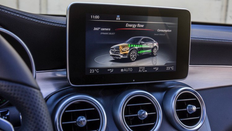 Autotest Mercedes GLC Coup, de sportiever ogende en dynamischer rijdende versie van de GLC SUV. We rijden de eerste kilometers met de GLC 250d, 350d en GLC 350e plug-in hybride.