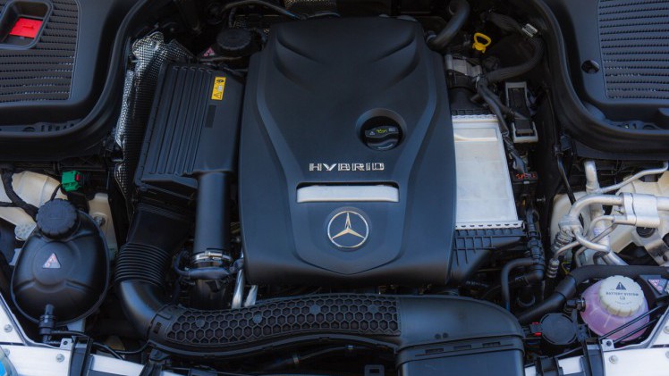Autotest Mercedes GLC Coup, de sportiever ogende en dynamischer rijdende versie van de GLC SUV. We rijden de eerste kilometers met de GLC 250d, 350d en GLC 350e plug-in hybride.