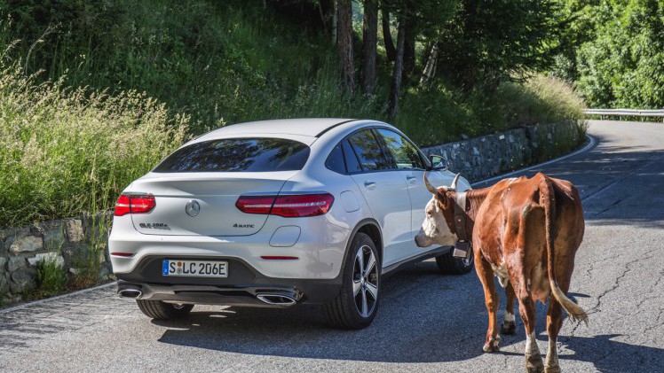 Autotest Mercedes GLC Coup, de sportiever ogende en dynamischer rijdende versie van de GLC SUV. We rijden de eerste kilometers met de GLC 250d, 350d en GLC 350e plug-in hybride.