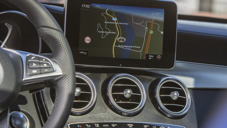 Autotest Mercedes GLC Coup, de sportiever ogende en dynamischer rijdende versie van de GLC SUV. We rijden de eerste kilometers met de GLC 250d, 350d en GLC 350e plug-in hybride.