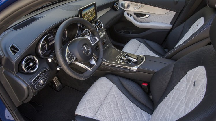 Autotest Mercedes GLC Coup, de sportiever ogende en dynamischer rijdende versie van de GLC SUV. We rijden de eerste kilometers met de GLC 250d, 350d en GLC 350e plug-in hybride.